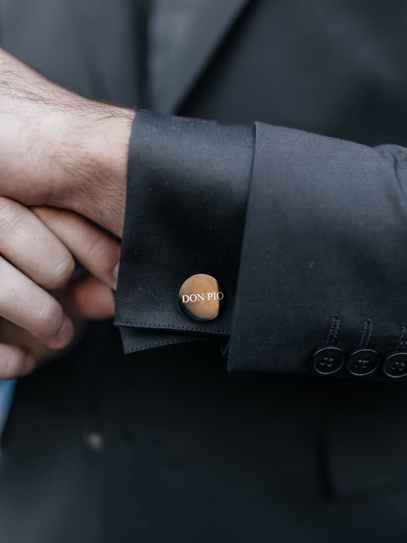 Detaliu costum bărbătesc Don Pio, magazin de îmbrăcăminte din Baia Mare